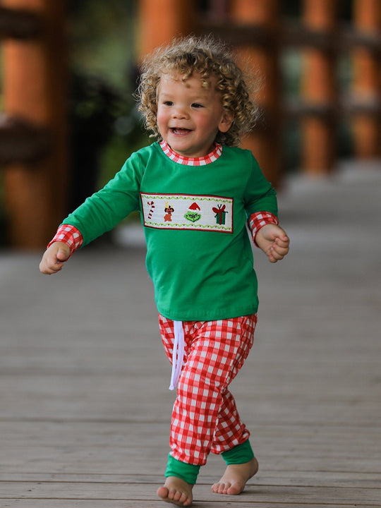 Christmas Magic Starts with the Perfect Outfit 🎄