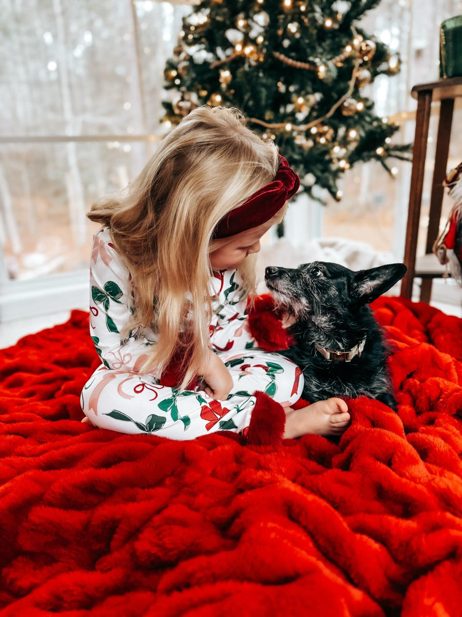 Holiday Bow Print Christmas Pajama Set – Girls Cozy Red Trim Sleepwear